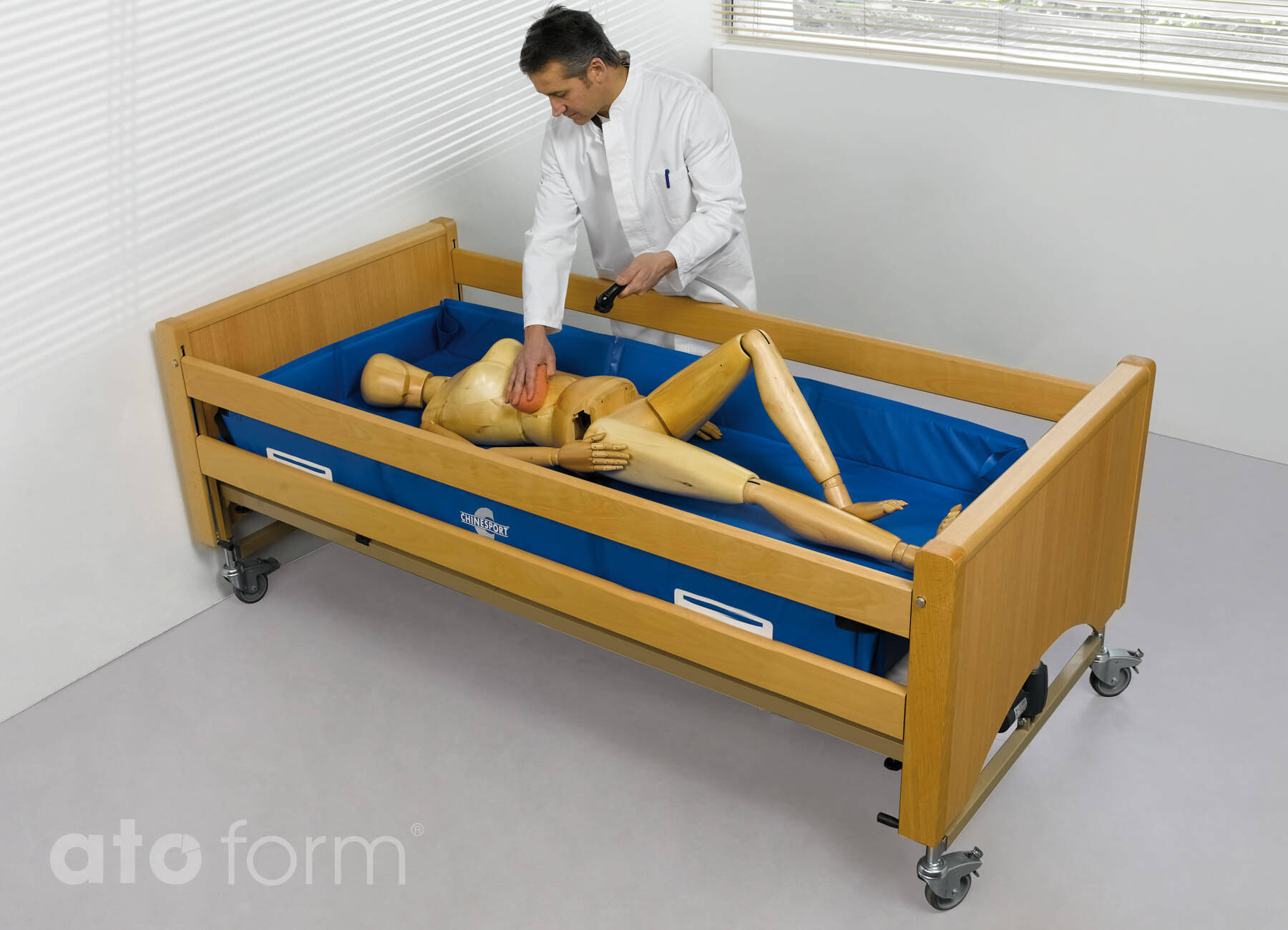 Anleitung Duschmatratze – Patient auf der Matratze positionieren